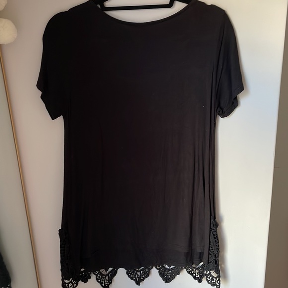 Black shirt from Francesca’s. Lace detailing on the front - Picture 3 of 3